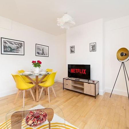 Two Bedroom Apartment By Buonomo Stays Short Lets & Serviced Accommodation In Balham With Balcony London Exterior foto