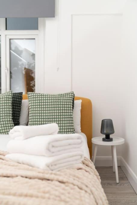 Two Bedroom Apartment By Buonomo Stays Short Lets & Serviced Accommodation In Balham With Balcony London Exterior foto