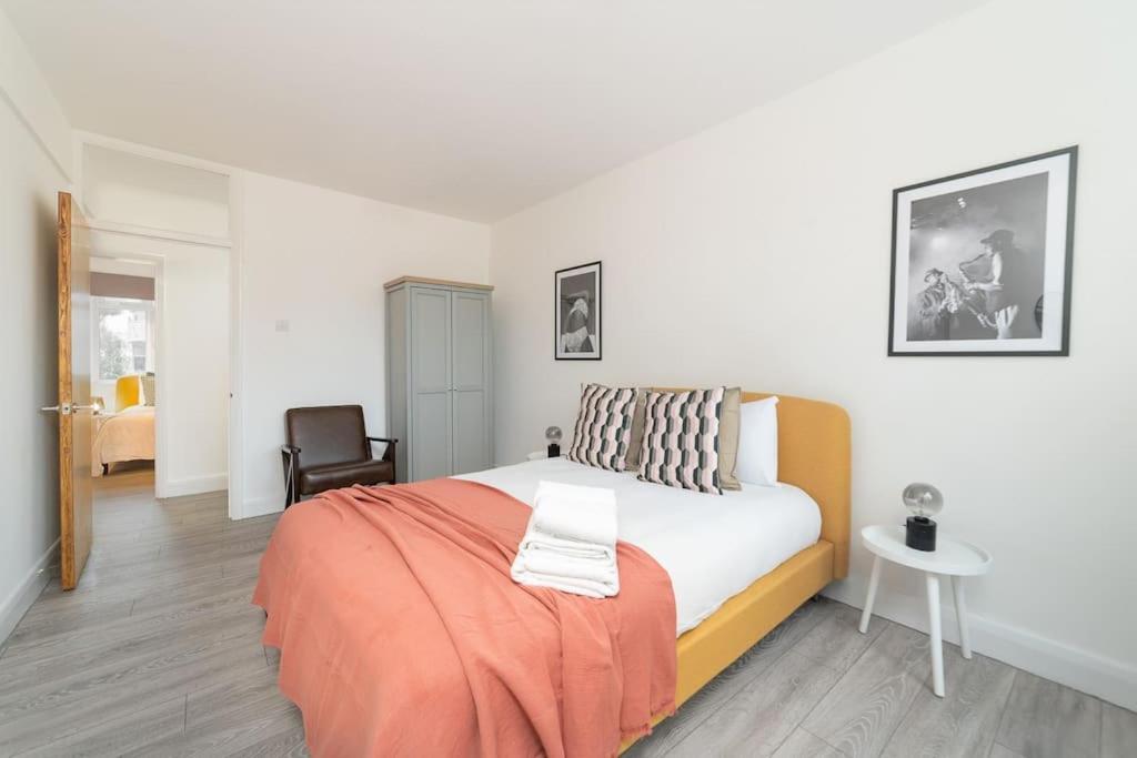 Two Bedroom Apartment By Buonomo Stays Short Lets & Serviced Accommodation In Balham With Balcony London Exterior foto