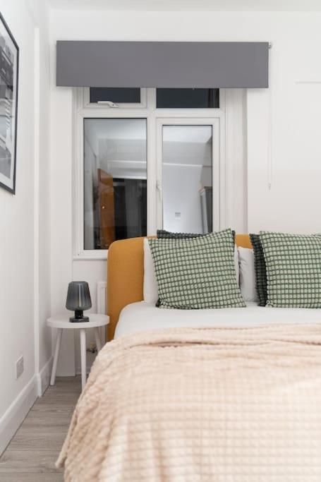 Two Bedroom Apartment By Buonomo Stays Short Lets & Serviced Accommodation In Balham With Balcony London Exterior foto