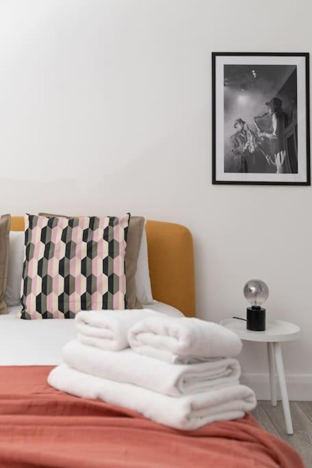 Two Bedroom Apartment By Buonomo Stays Short Lets & Serviced Accommodation In Balham With Balcony London Exterior foto