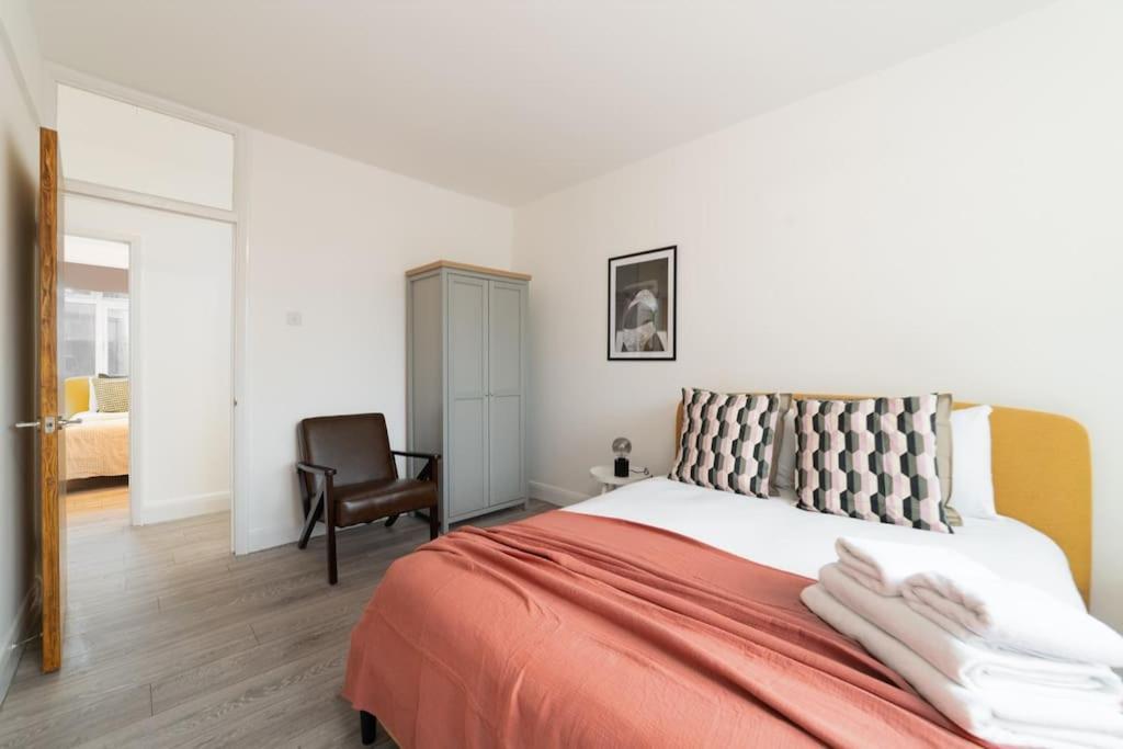 Two Bedroom Apartment By Buonomo Stays Short Lets & Serviced Accommodation In Balham With Balcony London Exterior foto
